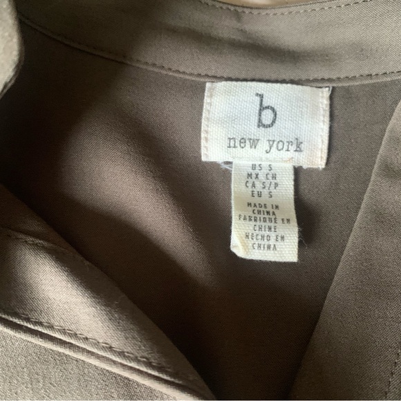 b new york High-Low Square Hem Top - Picture 9 of 10